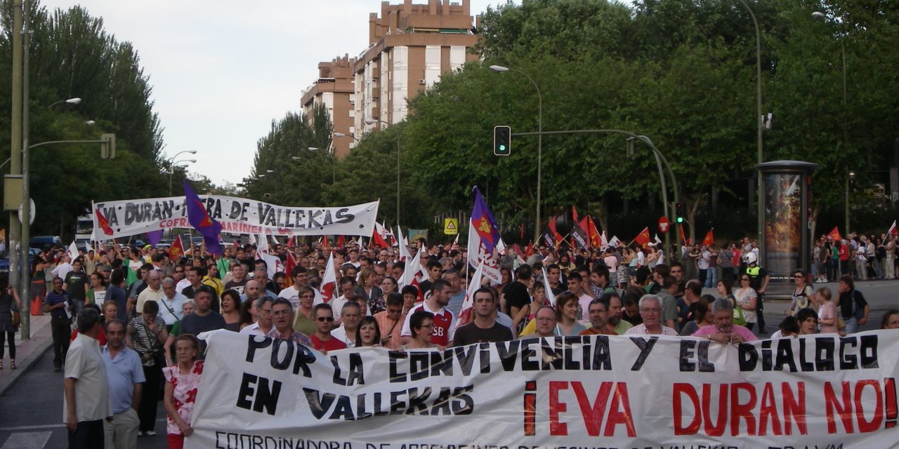 3.000 vecinos salen a la calle en defensa de la convivencia y el diálogo en Vallecas