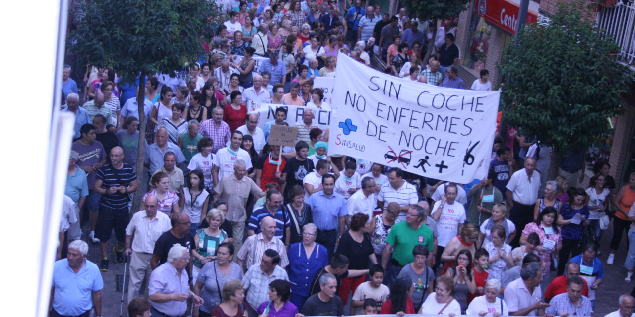 Centenares de personas protestan en la calle por el cierre de las urgencias sanitarias de La Fortuna