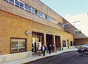 Contundente rechazo vecinal a la clausura del centro de especialidades de Fuencarral