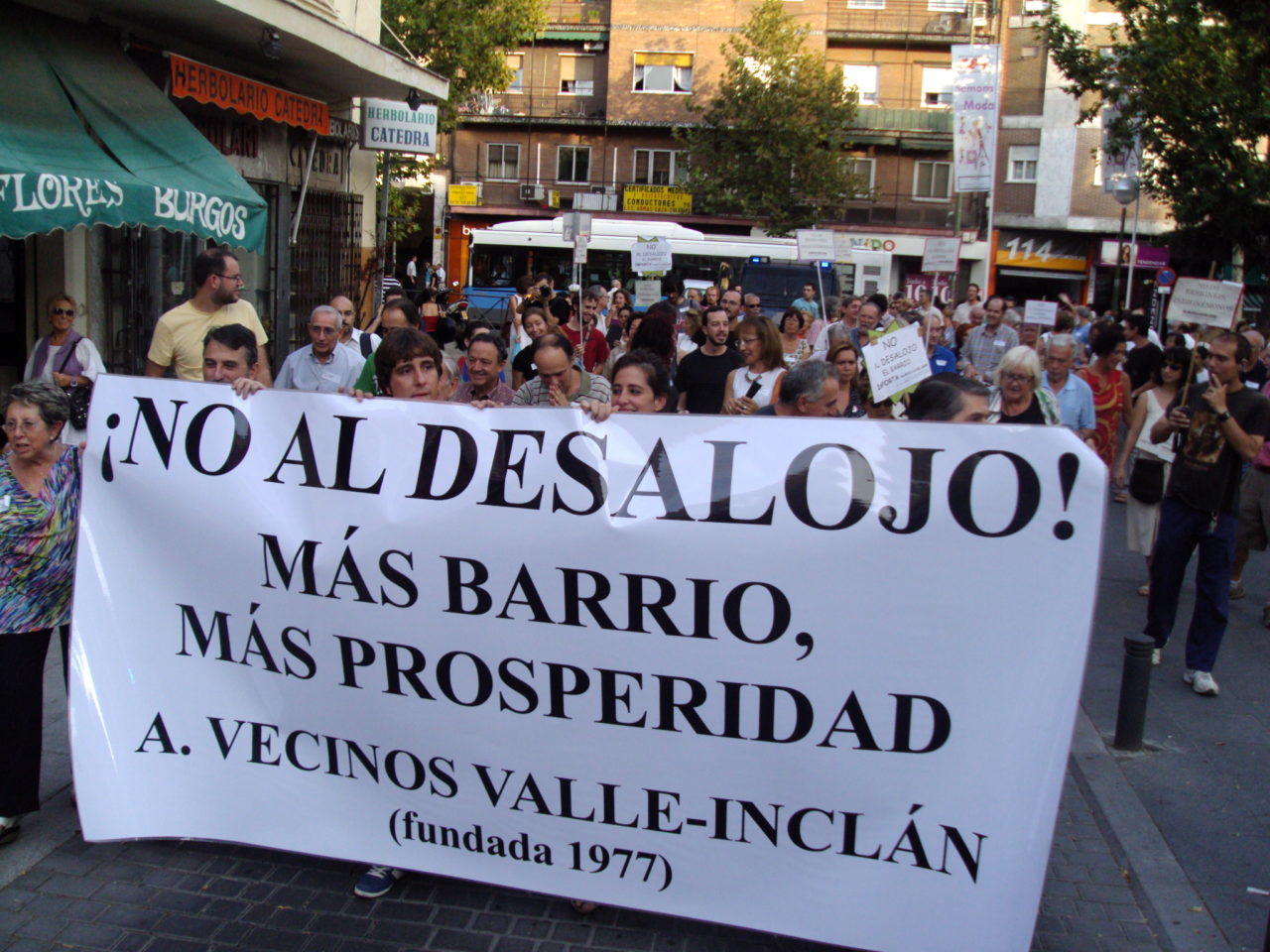 El Ayuntamiento de Madrid elude mediar con el Gobierno regional para impedir el desalojo de la AV Valle Inclán