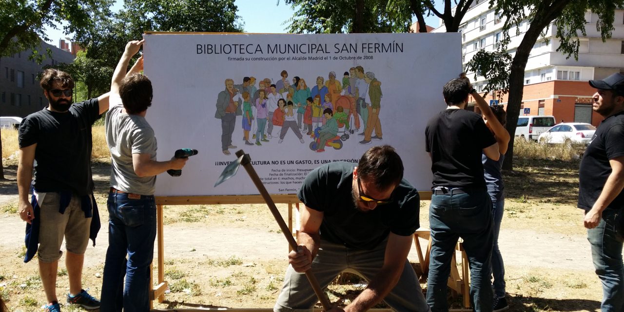El barrio de San Fermín coloca la primera piedra de la biblioteca comprometida por el Ayuntamiento en 2008