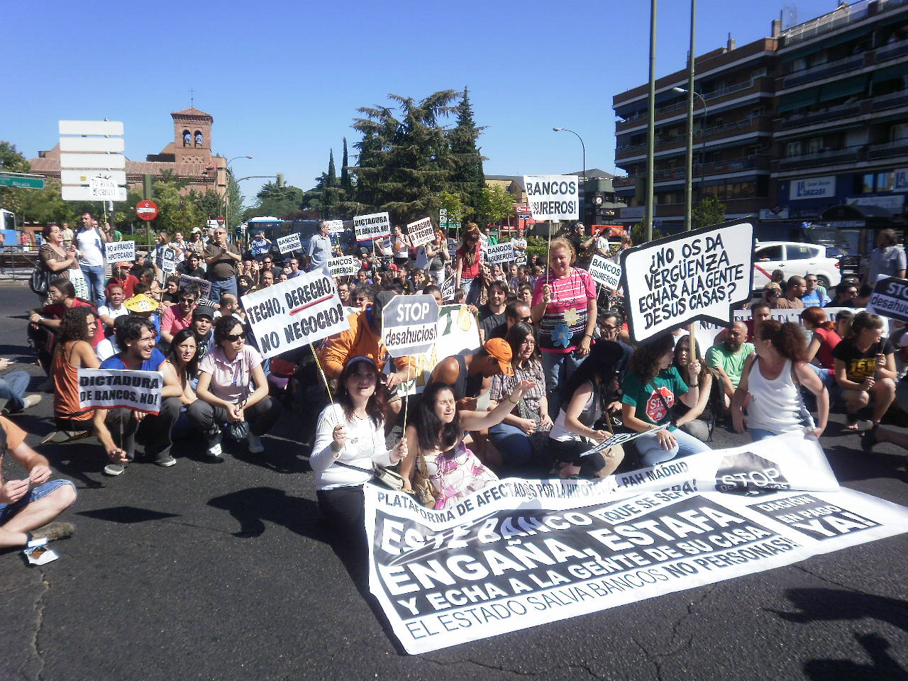 LA FRAVM denuncia la actuación policial desplegada para ejecutar el desahucio de la vecina de Pueblo Nuevo