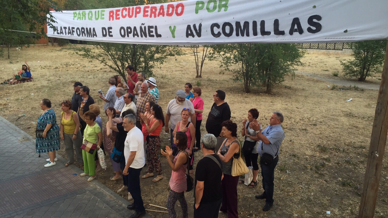 Los vecinos de Opañel protestan ante el Arzobispado por bloquear la solución al conflicto con la parroquia de “los kikos”