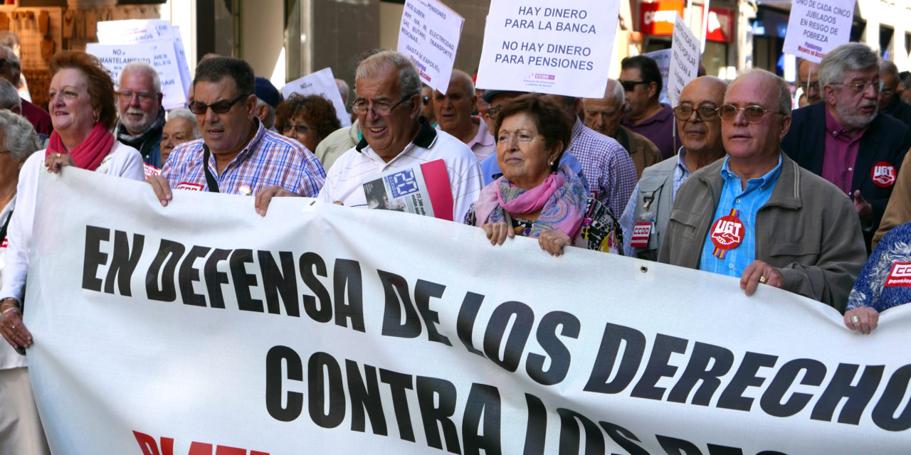 Nuestros mayores celebran su día internacional con una manifestación en defensa de las pensiones