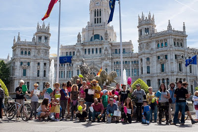 Una cadena de regantes “rodeó” el Ayuntamiento de Madrid