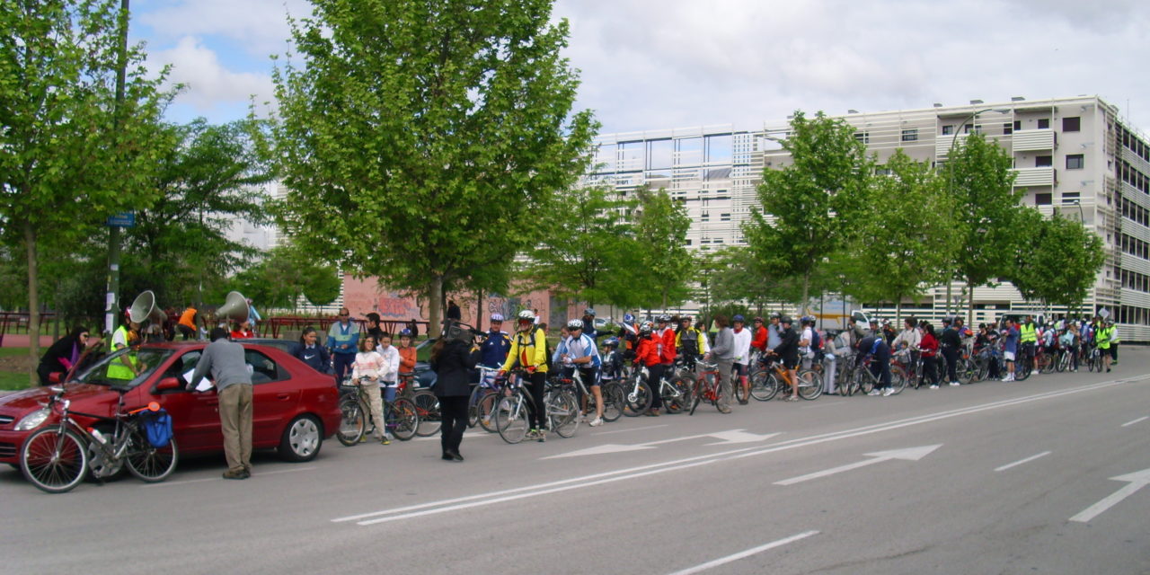Más de un centenar de ciclistas participan en la III Fiesta de la Bicicleta de Carabanchel