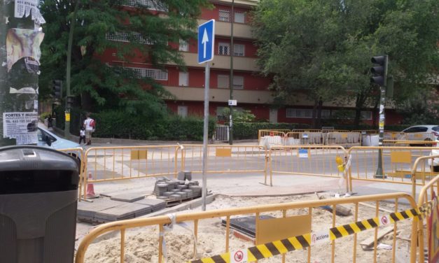 La AV Parque de Comillas, indignada por las obras del carril bici en Opañel (Carabanchel)