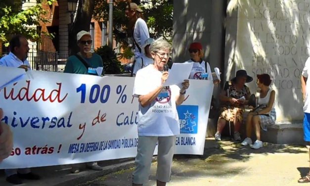 La 58ª Marea Blanca desafía la canícula y protesta de nuevo ante el Ministerio de Sanidad