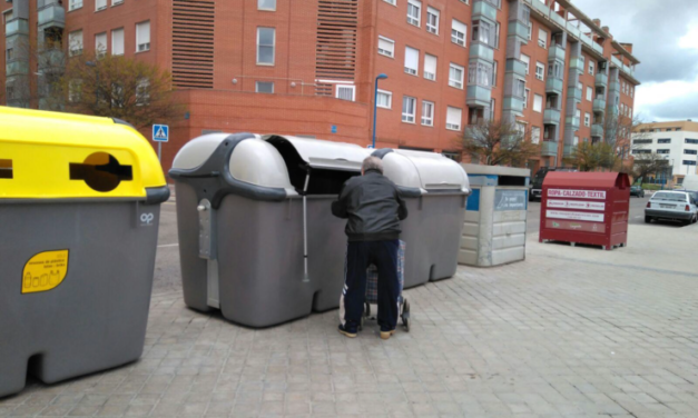 Las AAVV de Leganés demandan la instalación de pedal en los nuevos contenedores de basura orgánica