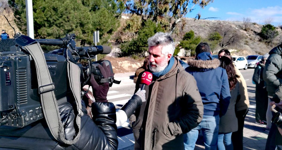 200 vecinos de Montecarmelo reclaman la apertura de la estación de tren Mirasierra-Paco de Lucía