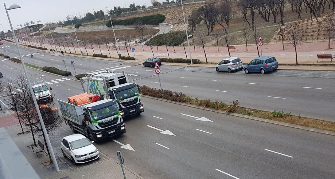 Los contenedores de basura de carga lateral llegan a Valdebebas Oeste con la oposición del vecindario