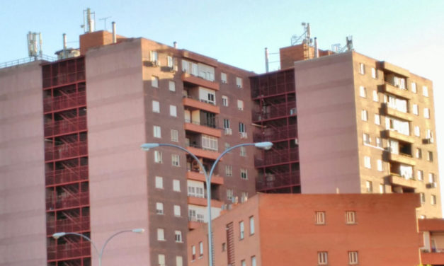 Podemos pide al Gobierno regional que estudie la incidencia en la salud de las antenas de telefonía en Fontarrón (Vallecas)