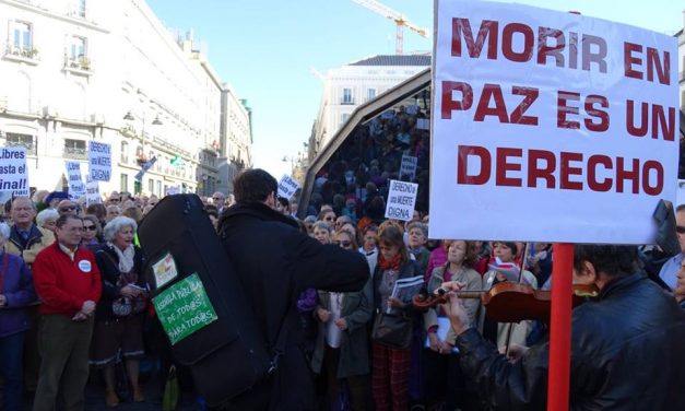 DMD y la FRAVM impulsan el testamento vital en los barrios de Madrid