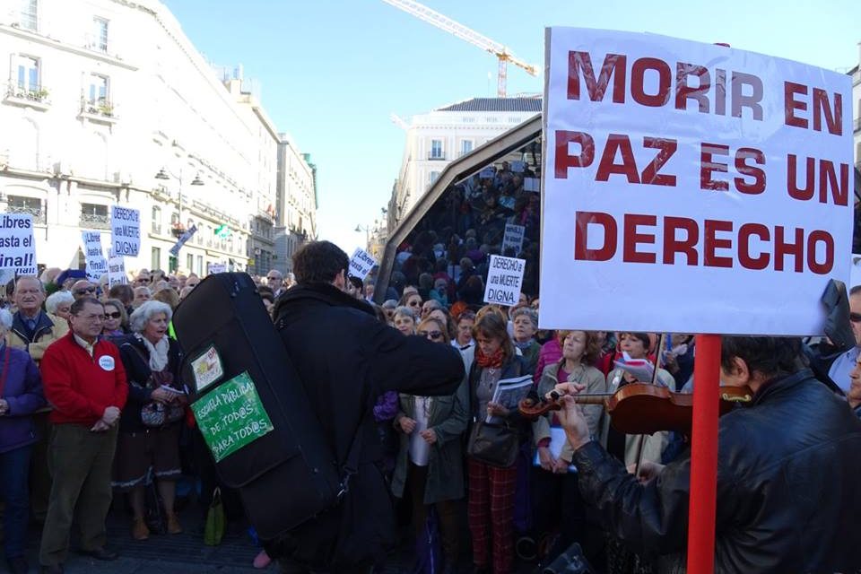 DMD y la FRAVM impulsan el testamento vital en los barrios de Madrid