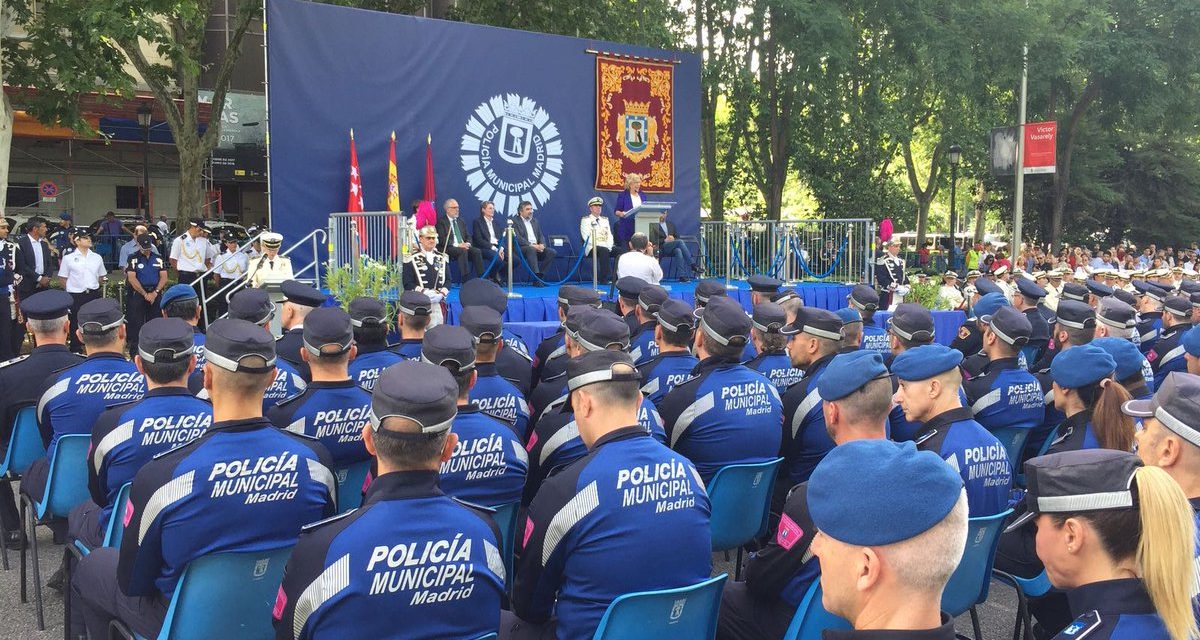 La Policía Municipal de Madrid otorga al presidente de la FRAVM la Cruz al Mérito Profesional