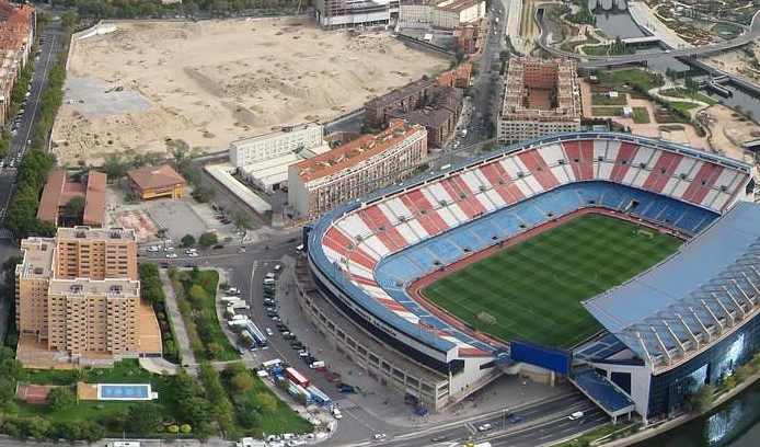 AMPAs y AAVV reclaman al Ayuntamiento que cumpla su compromiso y ejecute la demolición del Calderón en periodo no lectivo