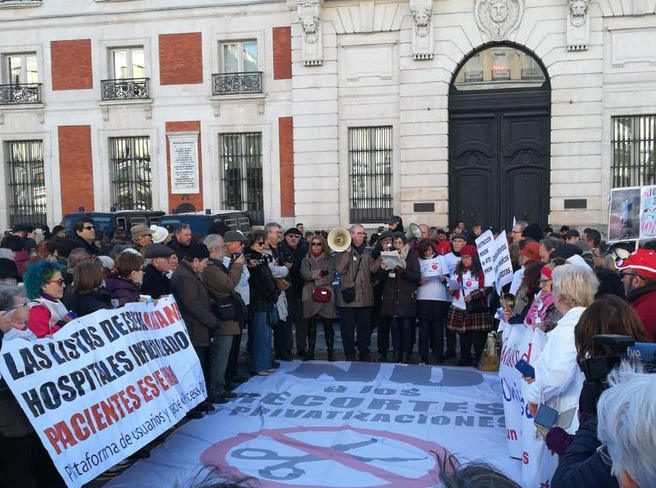 La 76ª Marea Blanca se convierte en una contundente protesta contra la propuesta de recorte horario en Atención Primaria