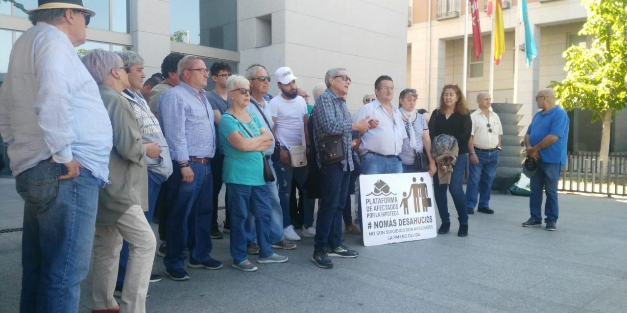 La AV Zarzaquemada y la PAH Leganés piden una solución habitacional a la familia que ayer evitó temporalmente su desalojo