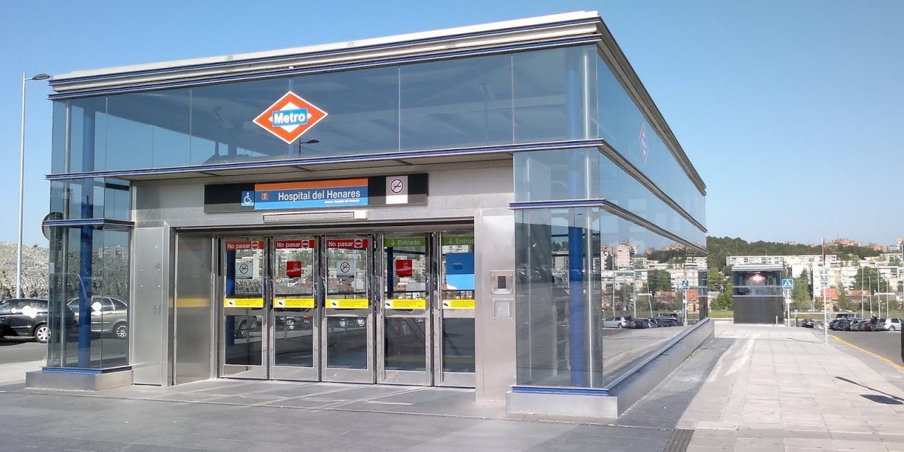 Un nuevo desprendimiento de tierra en la Línea 7B de Metro deja inservible uno de los ascensores de la estación Hospital del Henares