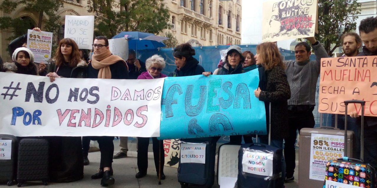 Letras y Embajadores protestan contra los pisos turísticos y las fiestas ilegales