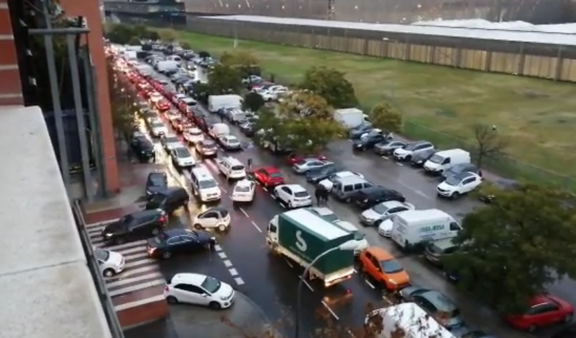 La Copa Davis inunda de coches el barrio de San Fermín