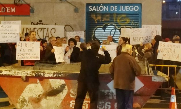 Las asociaciones vecinales de Latina se unen para protestar contra la proliferación de los locales de apuestas