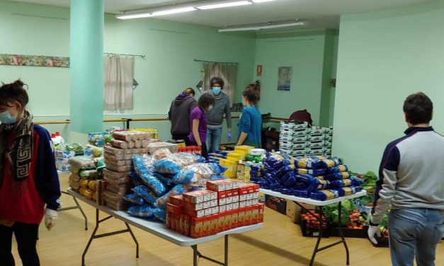 Las redes vecinales de solidaridad de la capital alimentan a más de 5.800 familias y más de 20.000 personas