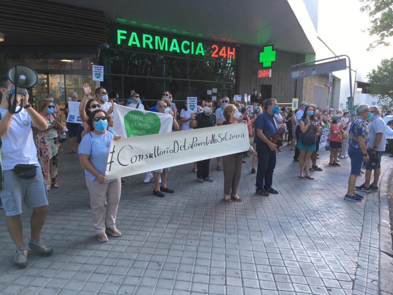La vecindad de La Poveda intensifica sus protestas por la reapertura de su consultorio médico