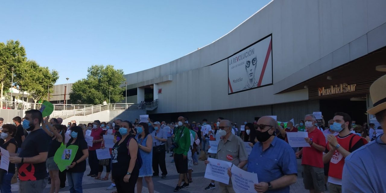 “Nada para la privada”: éxito en la concentración por la sanidad pública ante la Asamblea de Madrid