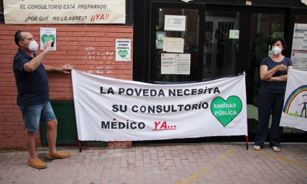 Nueva concentración vecinal en La Poveda para exigir la reapertura de su consultorio médico, cerrado desde marzo