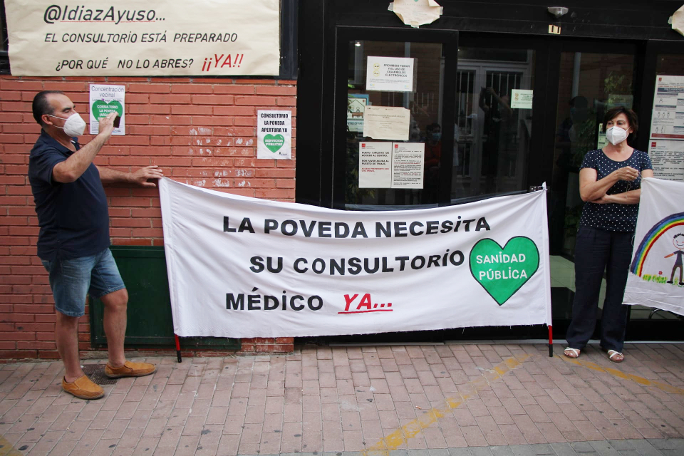 Nueva concentración vecinal en La Poveda para exigir la reapertura de su consultorio médico, cerrado desde marzo