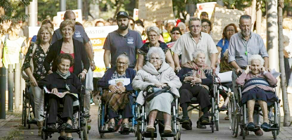 Madrid acoge una manifestación estatal para demandar la inmediata aprobación de una ley de residencias