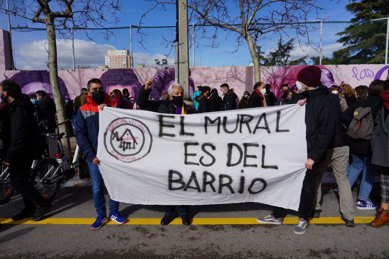 #ElMuralSeQueda : contundente movilización vecinal en Ciudad Lineal para frenar la destrucción de un mural feminista