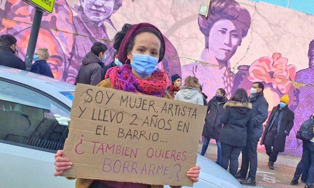 #ElMuralSeQueda : contundente movilización vecinal en Ciudad Lineal para frenar la destrucción de un mural feminista