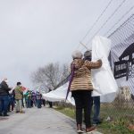 Miembros
                                          de la Plataforma por el Centro
                                          de Memoria Carcel de
                                          Carabanchel descubren el
                                          Memorial Alternativo