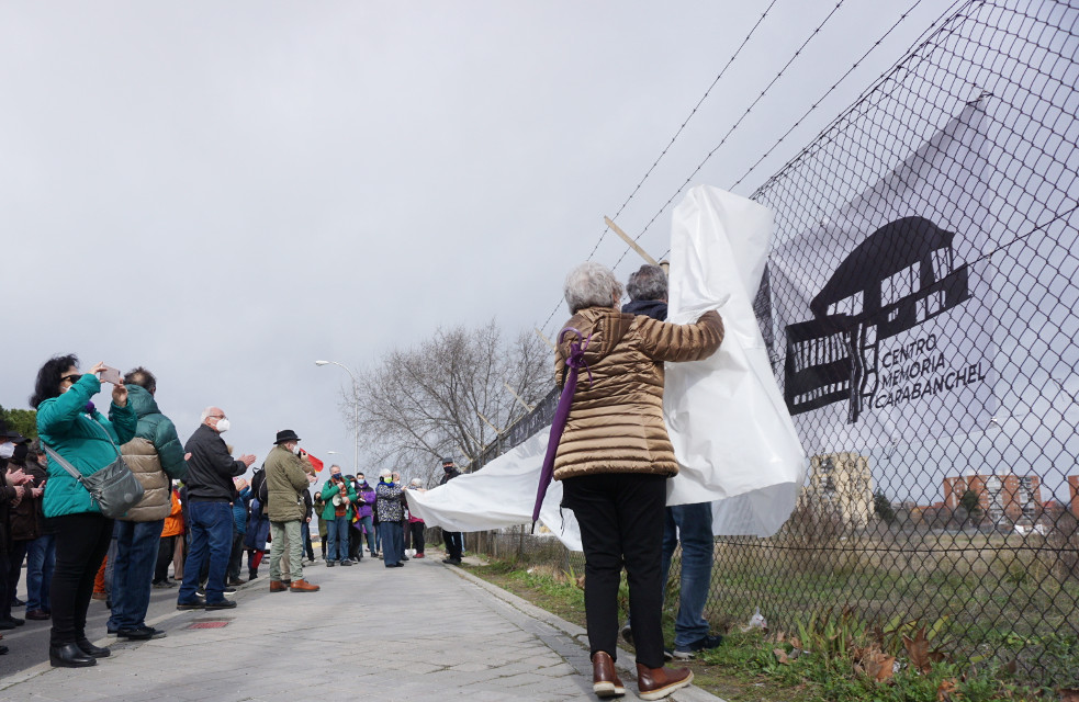 Instalan por tercera vez el Memorial Alternativo de los presos de la Cárcel de Carabanchel