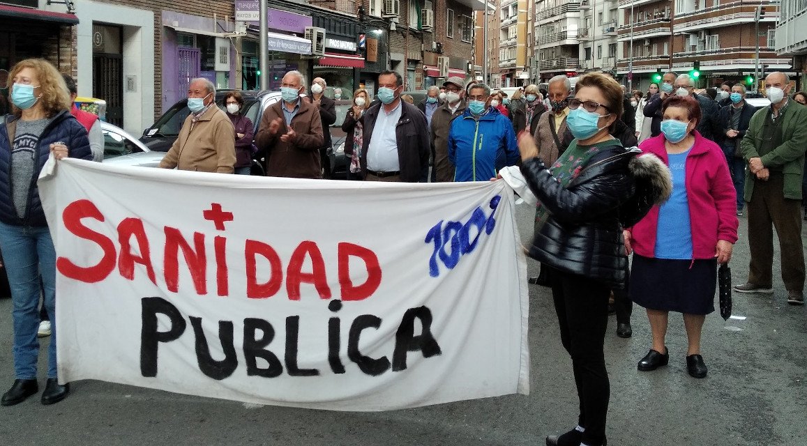 ¿Realmente es necesario derivar dinero público a 38 clínicas privadas para acelerar la campaña de vacunación de la Covid-19?