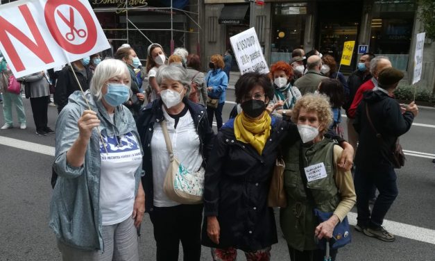 Miles de personas claman en el centro de Madrid contra el deterioro de la Atención Primaria (galería)