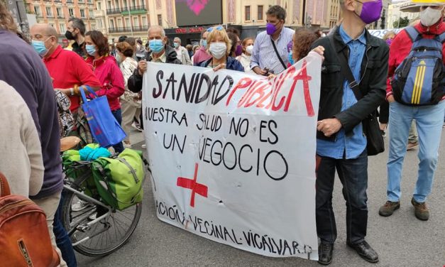 Miles de personas claman en el centro de Madrid contra el deterioro de la Atención Primaria (galería)