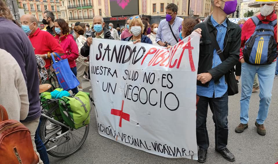 Miles de personas claman en el centro de Madrid contra el deterioro de la Atención Primaria (galería)