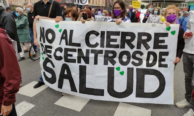 Miles de personas claman en el centro de Madrid contra el deterioro de la Atención Primaria (galería)