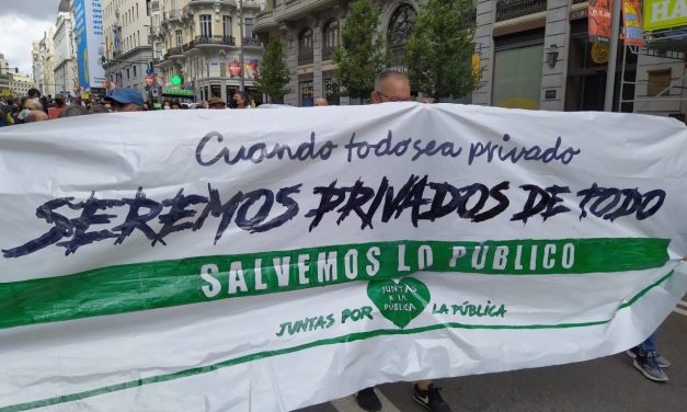 Miles de personas claman en el centro de Madrid contra el deterioro de la Atención Primaria (galería)