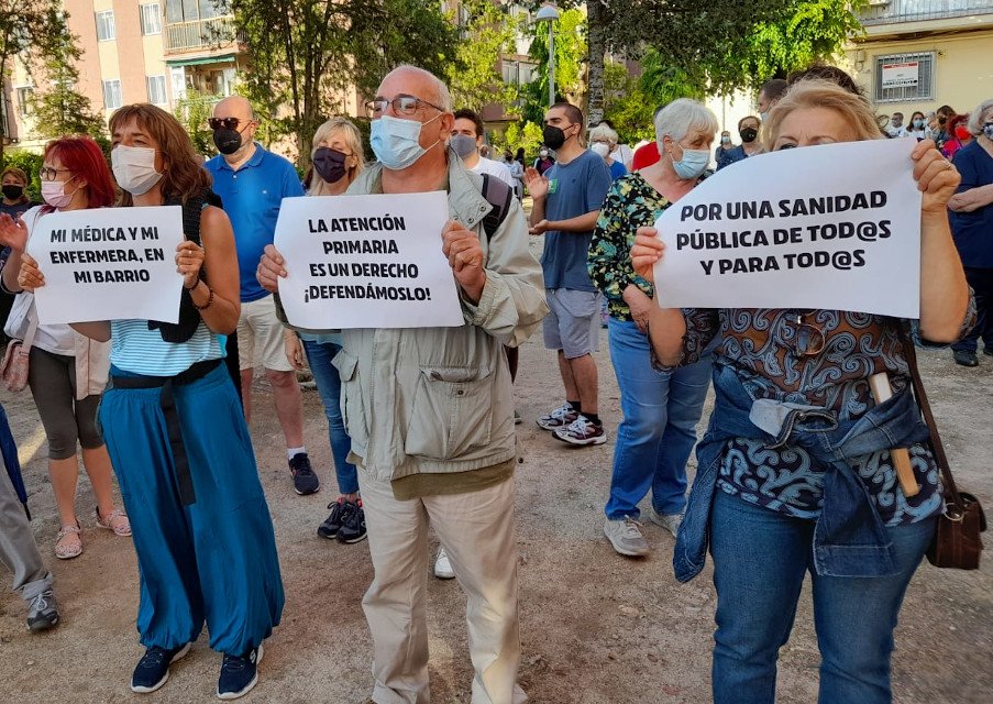 Cuarta semana consecutiva de concentraciones vecinales contra el cierre estival de centros de salud