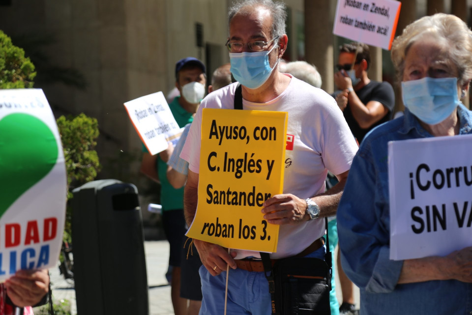 La Marea Blanca rechaza la entrada de El Corte Inglés, Acciona y el Santander en la campaña de vacunación