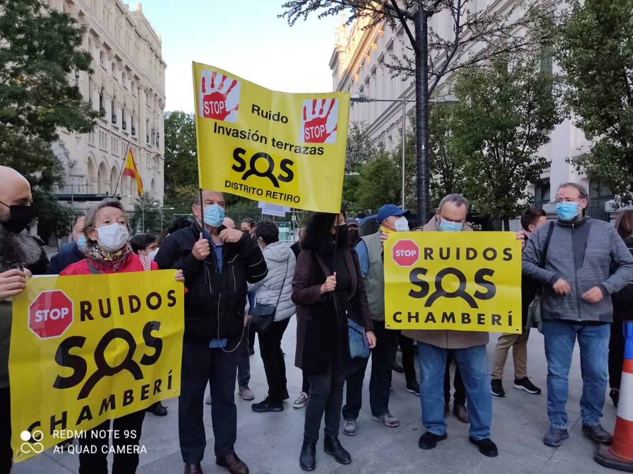 Las asociaciones vecinales se concentran para pedir al Ayuntamiento de Madrid que no permita la prórroga de las terrazas covid