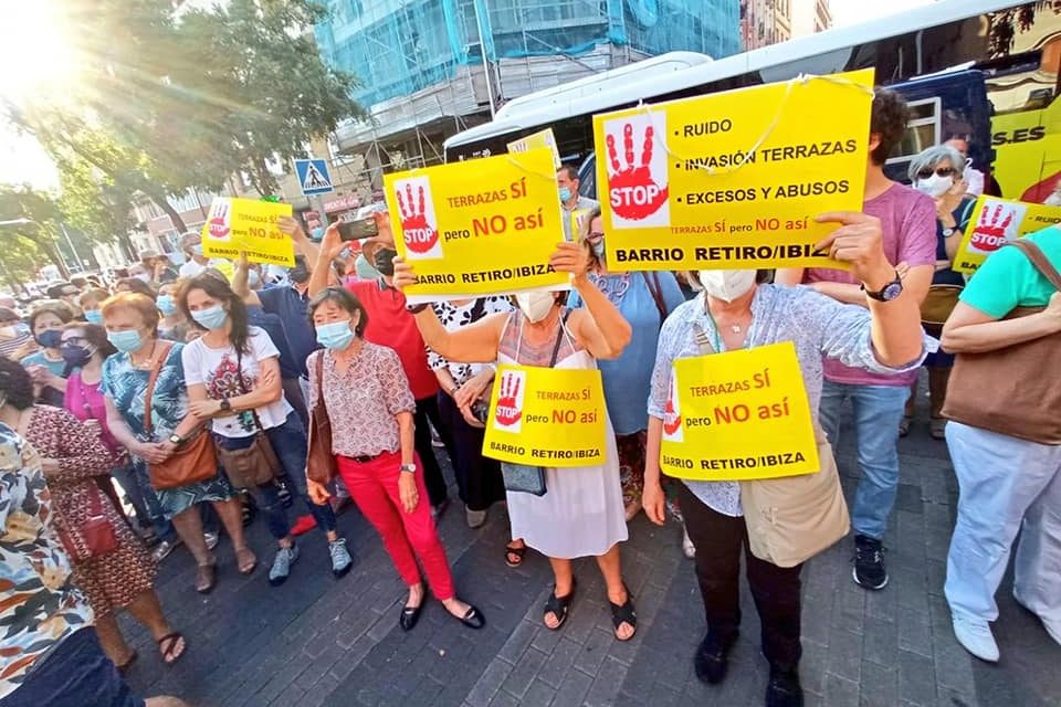 Nueva manifestación vecinal en Retiro por el fin de las terrazas Covid