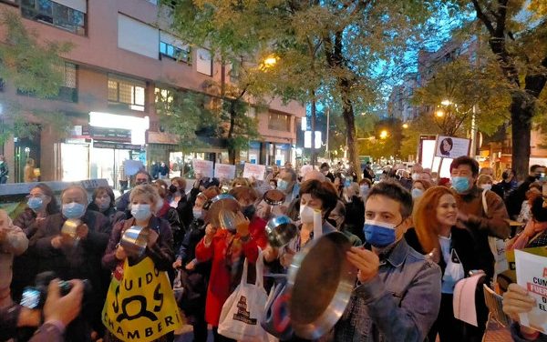 La vecindad de Chamberí sale de nuevo a la calle para protestar por el descontrol de las terrazas