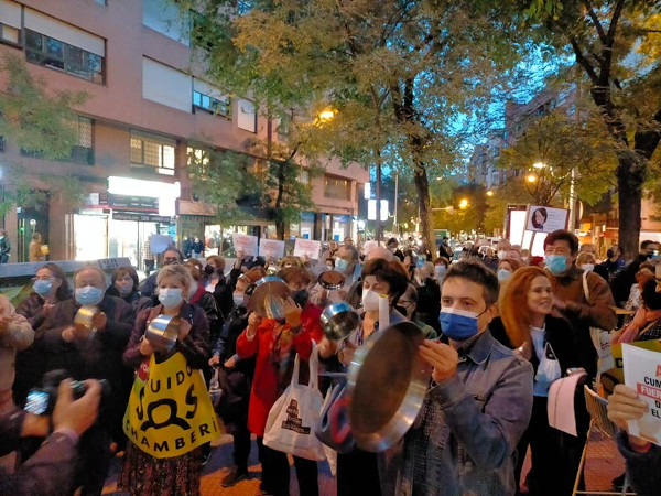 La vecindad de Chamberí sale de nuevo a la calle para protestar por el descontrol de las terrazas