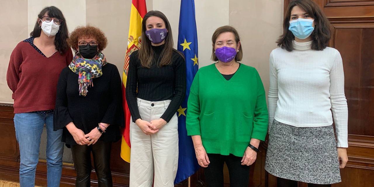 La Red de Mujeres Vecinales presenta a la ministra Montero las propuestas de las asociaciones a favor de la igualdad y contra la violencia machista