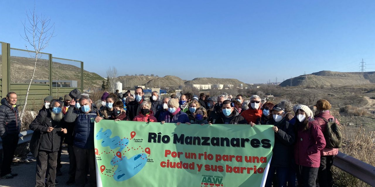 Varios cientos de personas dan vida a las marchas por la recuperación del Manzanares Sur